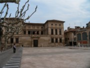 2007_04_14_026_provence_beaucaire_hotel_de_ville