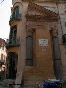 2007_04_16_026_provence_arles_place_du_forum