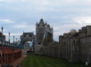 2008_04_25_090_londres_la_tour_de_londres_et_tower_bridge