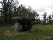 2008_08_24_002_vac_puy_aix_dolmen_de_pierre_levee