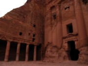 2008_10_28_106_jordanie_petra_tombe_de_l_urne