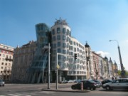 2009_04_19_070_prague_maison_qui_danse