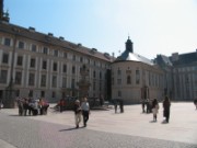 2009_04_20_010_prague_chateau_2e_cour