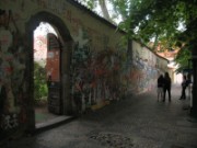 2009_04_22_070_prague_mur_john_lennon