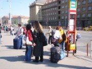 2009_04_25_025_prague_attente_bus_bea_eric_marion