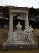 2012_10_19_025_fiac_tuileries_monument_rene_waldeck_rousseau