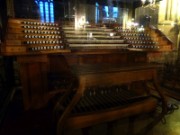 2015_11_07_024_st_eustache_le_clavier_de_l_orgue_dans_l_eglise