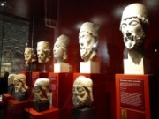 2018_12_07_005_expo_sculpture gothique_st_denis_tetes_de_statues_colonnes