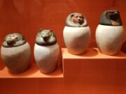 2022_07_24_009_expo_champollion_vases_canopes