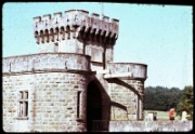 1964_08_raymond_e17_chateau_de_la_clayette