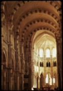 1965_08_raymond_l20_vezelay_la_basilique